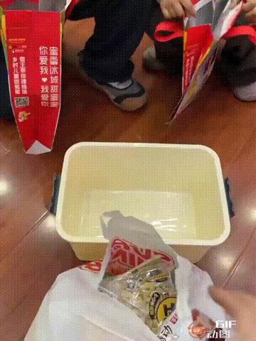 家里有两个孩子的，建议都来学学这位妈妈的教育方式。山西一位妈妈有一儿一女，儿