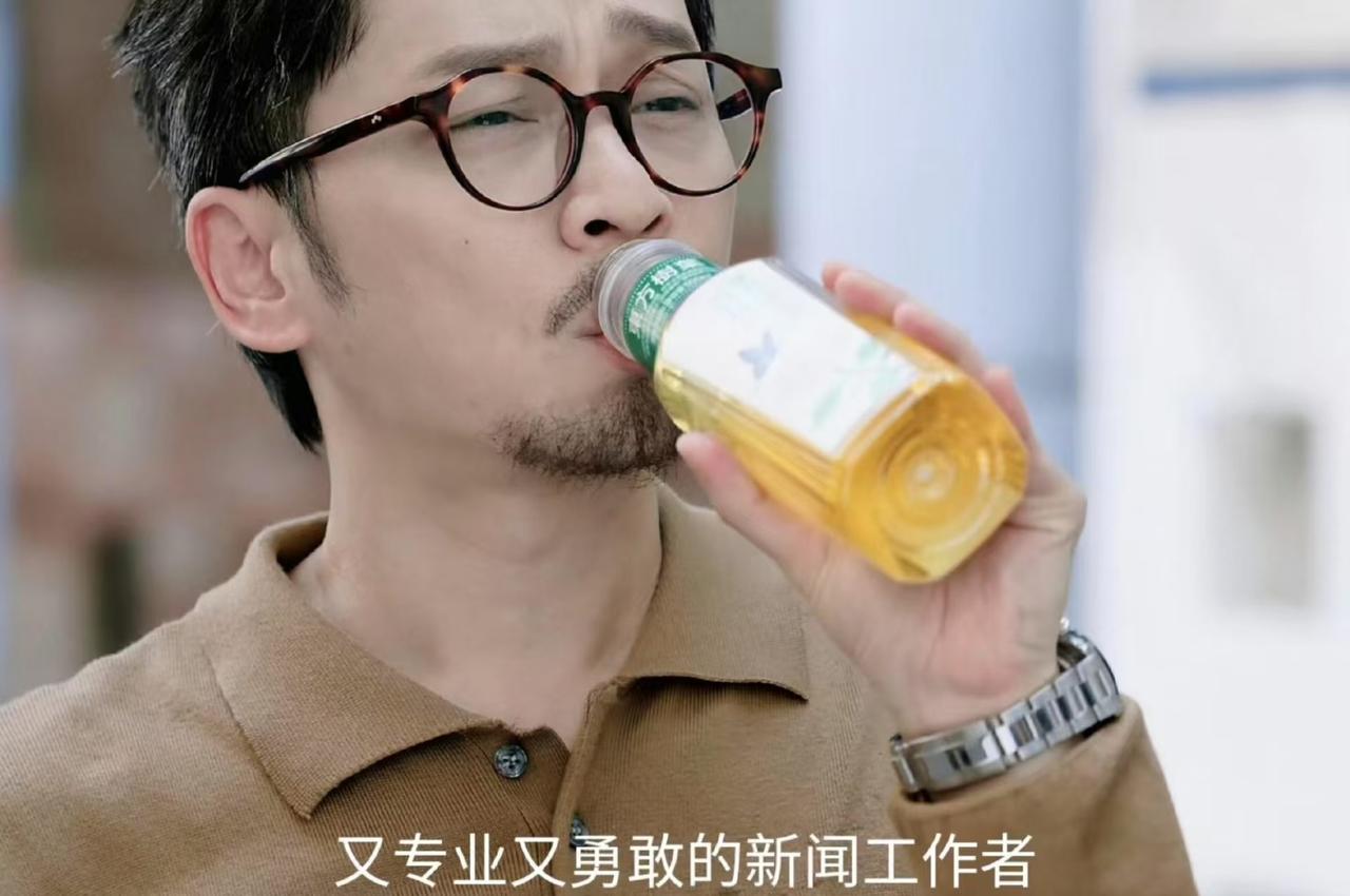 《新闻女王2》的广告植入可以把人笑晕，TVB港剧被内地品牌霸屏，每个角色都有KP