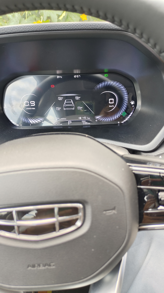 帝豪2023冠军版尊贵型新车真实油耗提车半个月，今天加了300块油，图片是加完