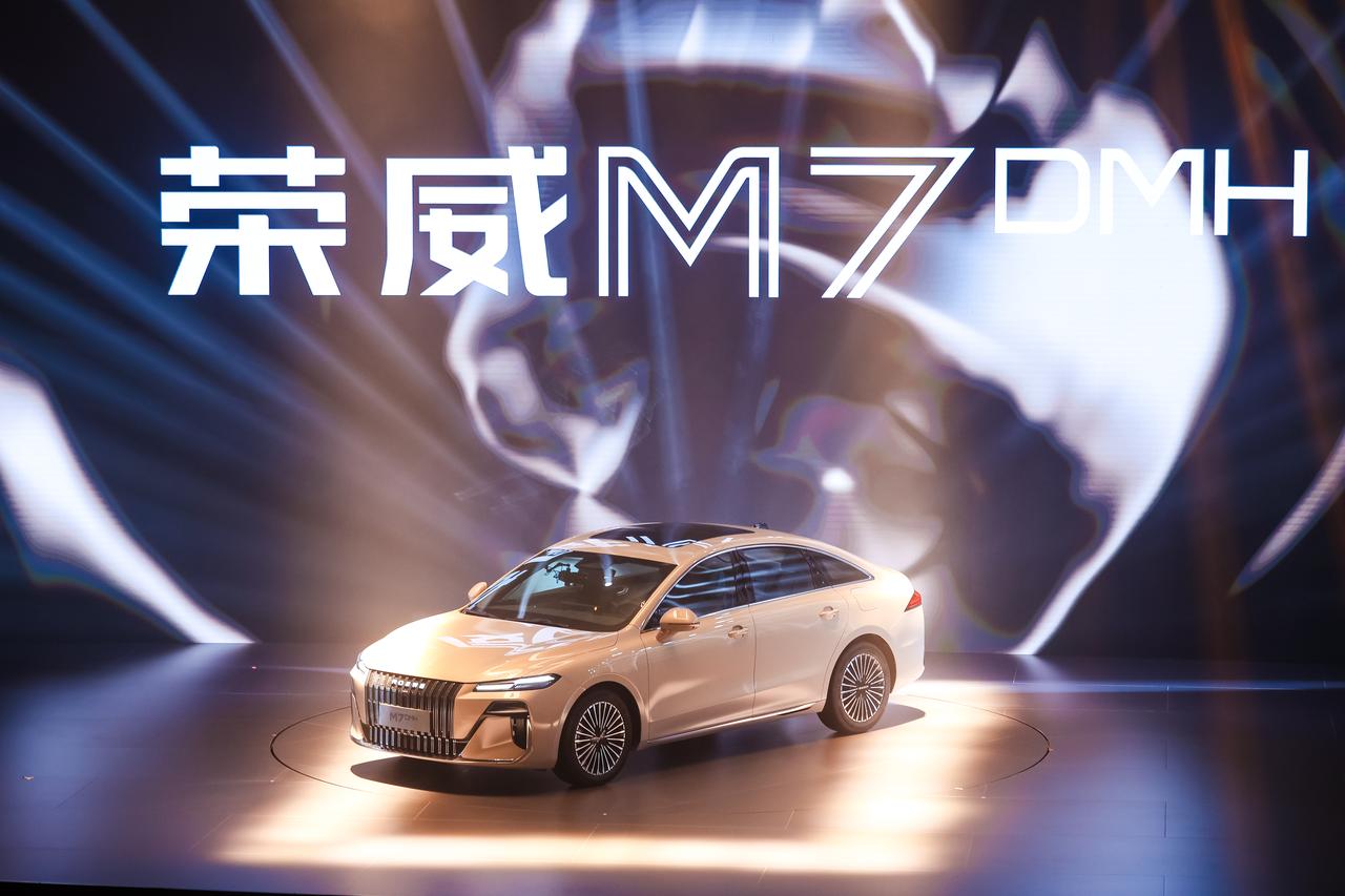 试驾荣威M7DMH后我惊喜不已。最近有幸试驾了荣威M7DMH，体