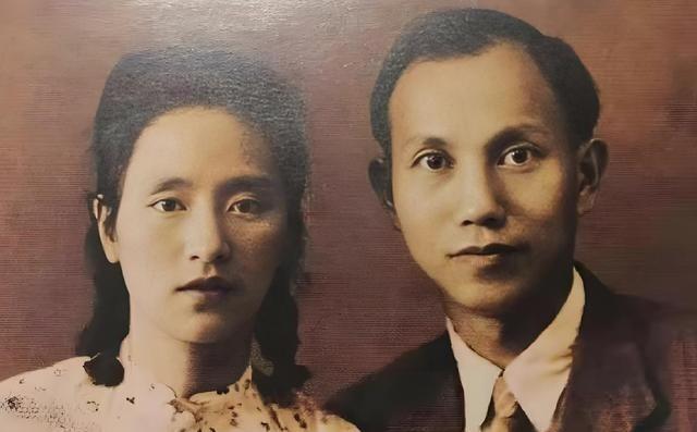 1941年，周恩来给他30两黄金做生意。不料解放后，他竟给党组织交出12万两黄金