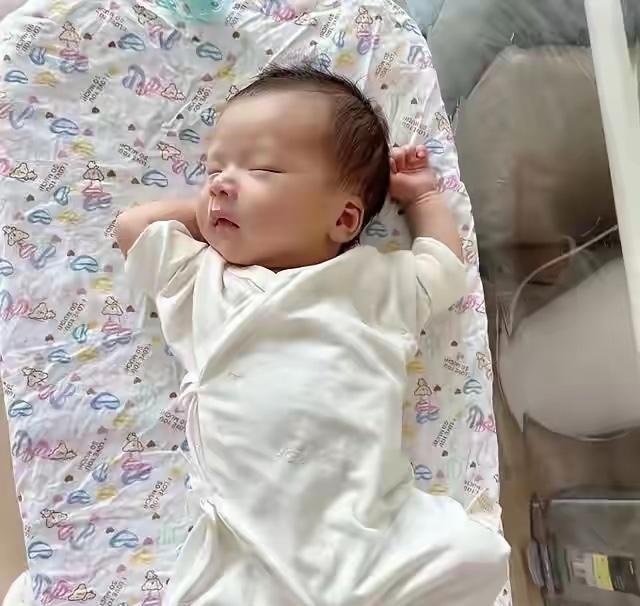 汪小菲给儿子取名“汪星野”，这名字真有意思。名字来自杜甫的诗句“星垂平野阔”。