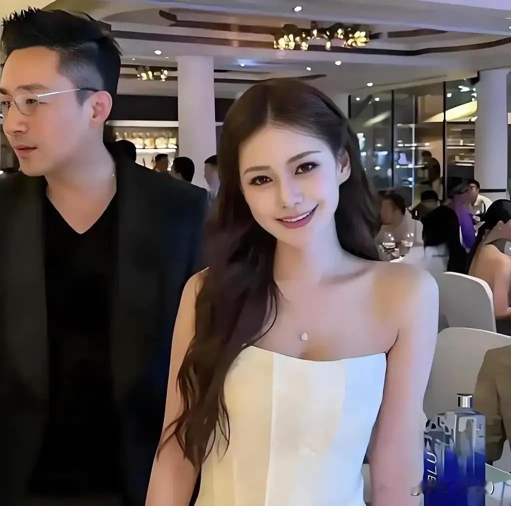 近期张颖颖频繁放出过往旧事，各式负面非议尽数涌向马筱梅，舆论风波持续发酵，沉默许
