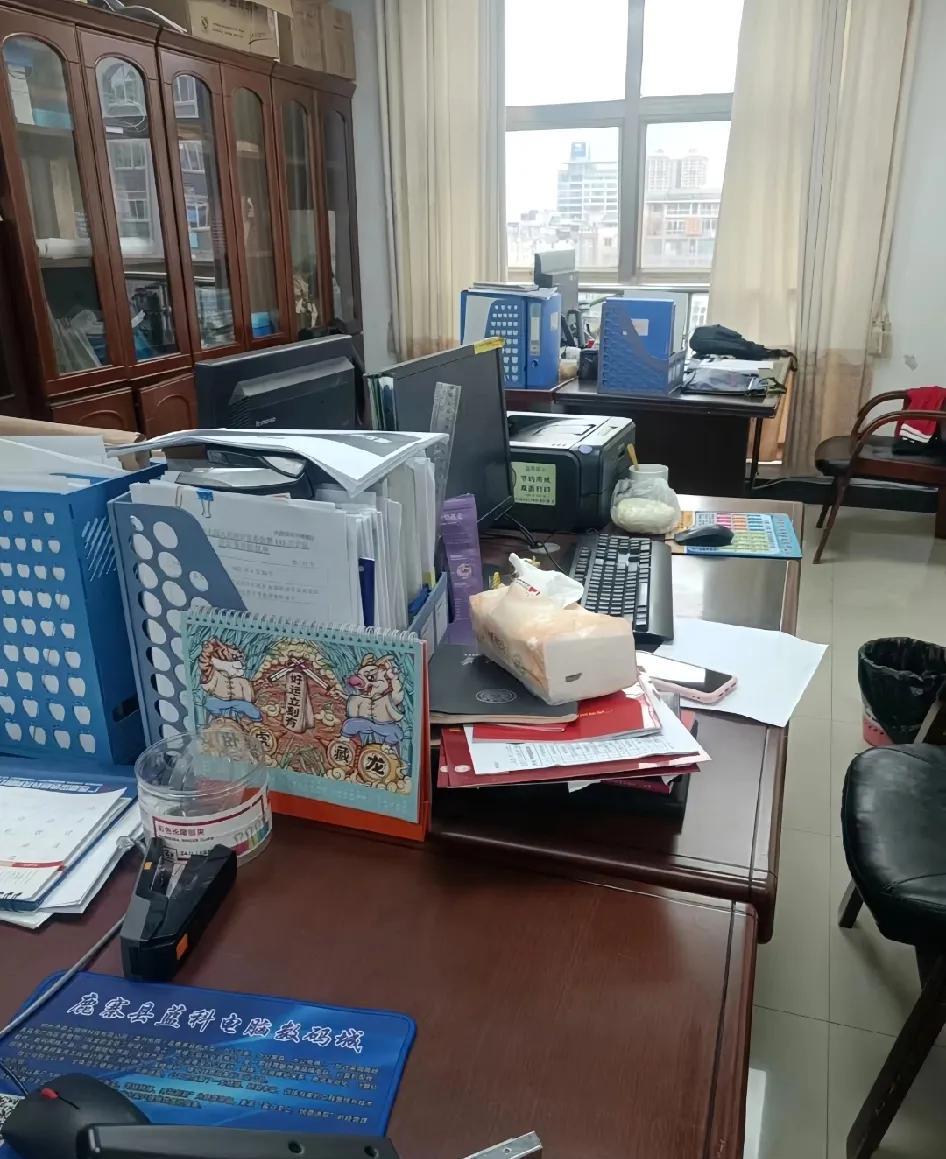 办公室有个女孩子，几乎所有人都喜欢她我们办公室有个女孩，挺神奇的，几乎人人都喜