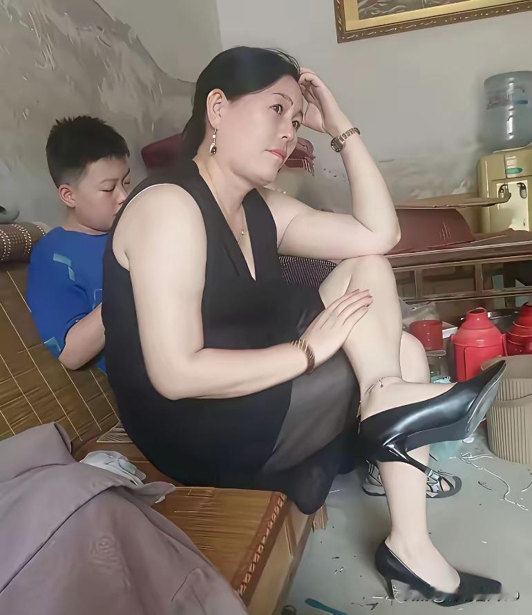 女子吐槽说，她离婚几年了，带了一个11岁的男孩，想找一个合适的男人嫁了，她不要彩