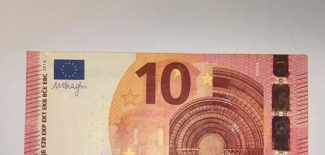 广东，一名男子在开网约车时，意外接到了一位外国乘客，到达目的地后，这位乘客居然掏