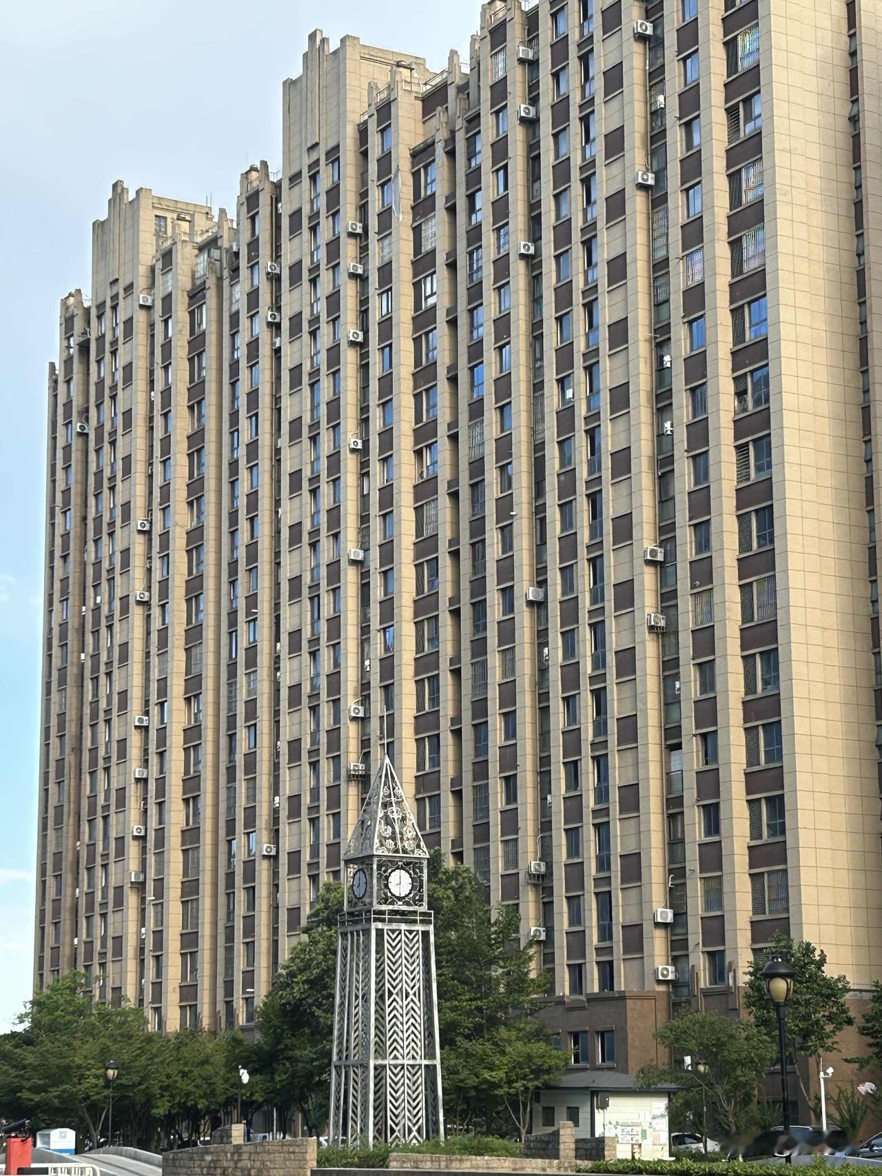 没买房子的人意味着什么？没买房子的人，这次等于赚了一个套首付。听一对小