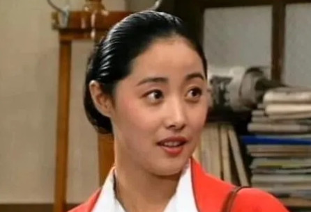 有一次，刘蓓拍完戏收工已经凌晨了，经纪人对她说:“赵宝刚导演叫你去他房间一下！”