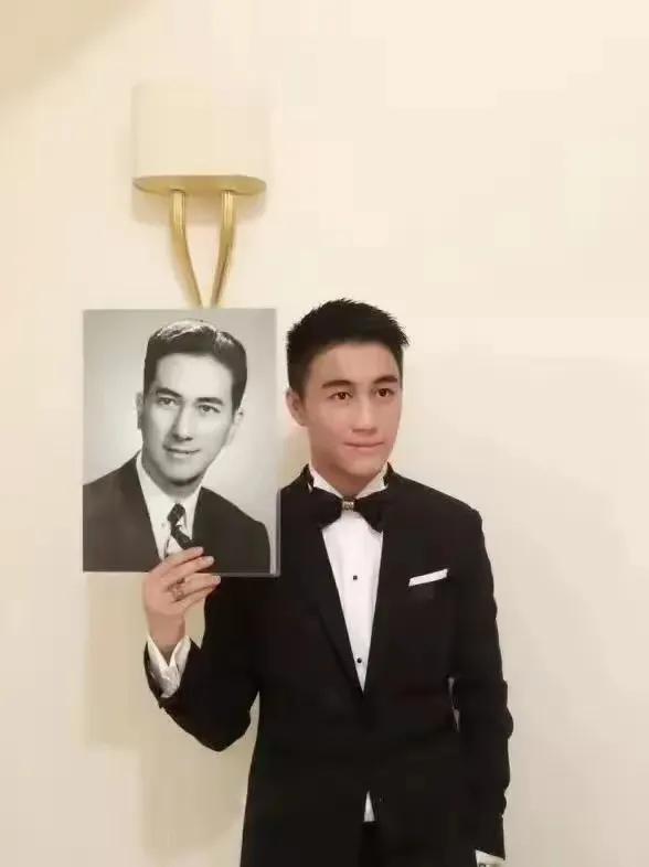 何猷君人设崩塌，不仅拖欠员工工资。就连学霸人设都被质疑，种种丑闻被一一扒出。
