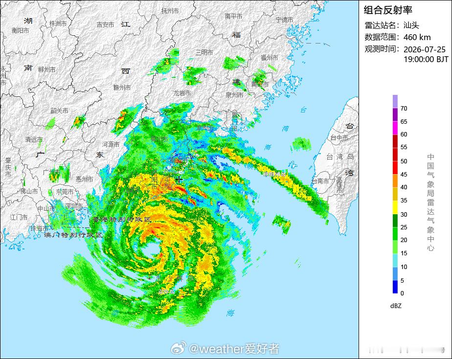 台风红霞临近登陆前，台风红霞在快速加强中，核心眼墙结构正在不断完善中，中央气象