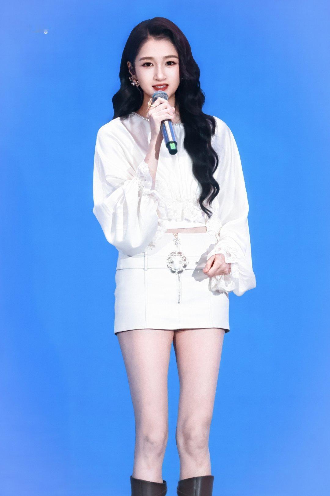 要被关晓彤这双腿给晃晕了是地表最强172.4是长腿美神呀