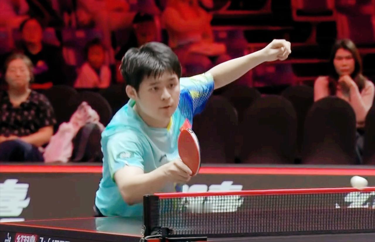 不容易！侯英超开始夸林诗栋了！今天门科上来就搏杀，林诗栋不慌不忙，沉着应