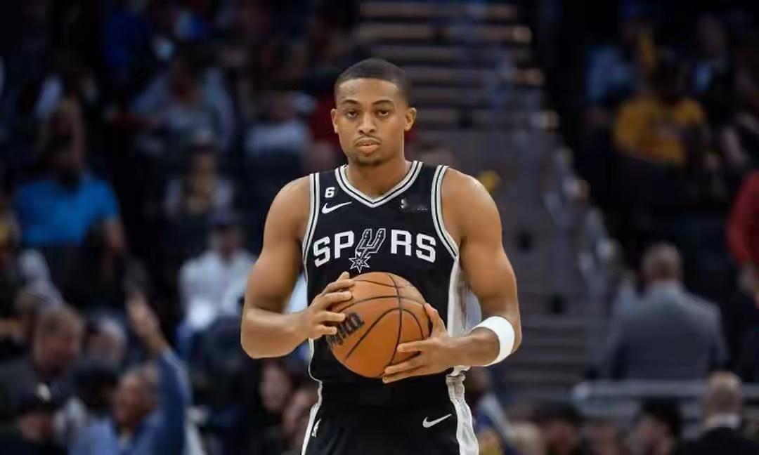 福克斯26+9率队3连胜马刺9换2真香新鹰王26+12难救波神疲软NBA常规