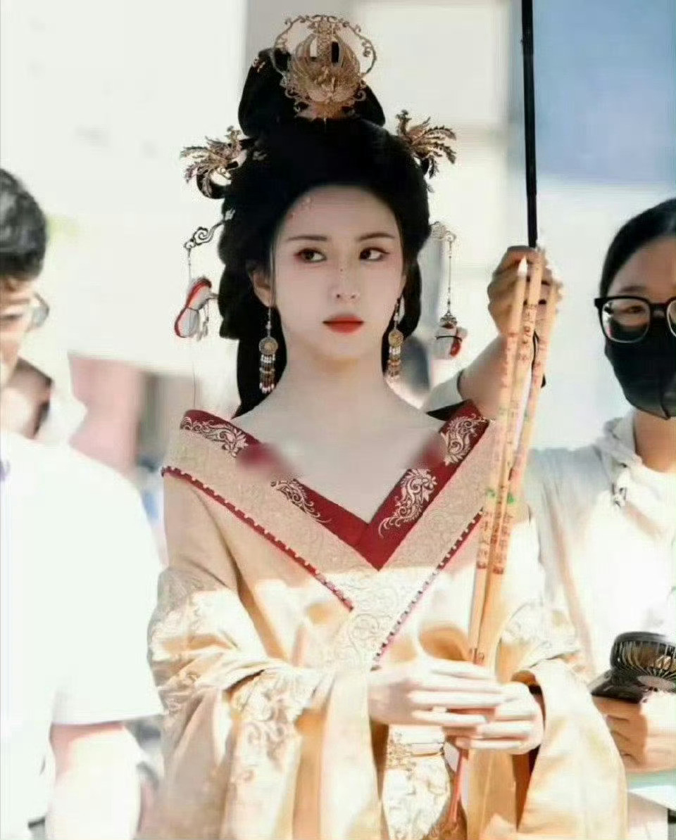 短剧真是越来越卷了，新开机的短剧女主，都可以去拍长剧了​​​​