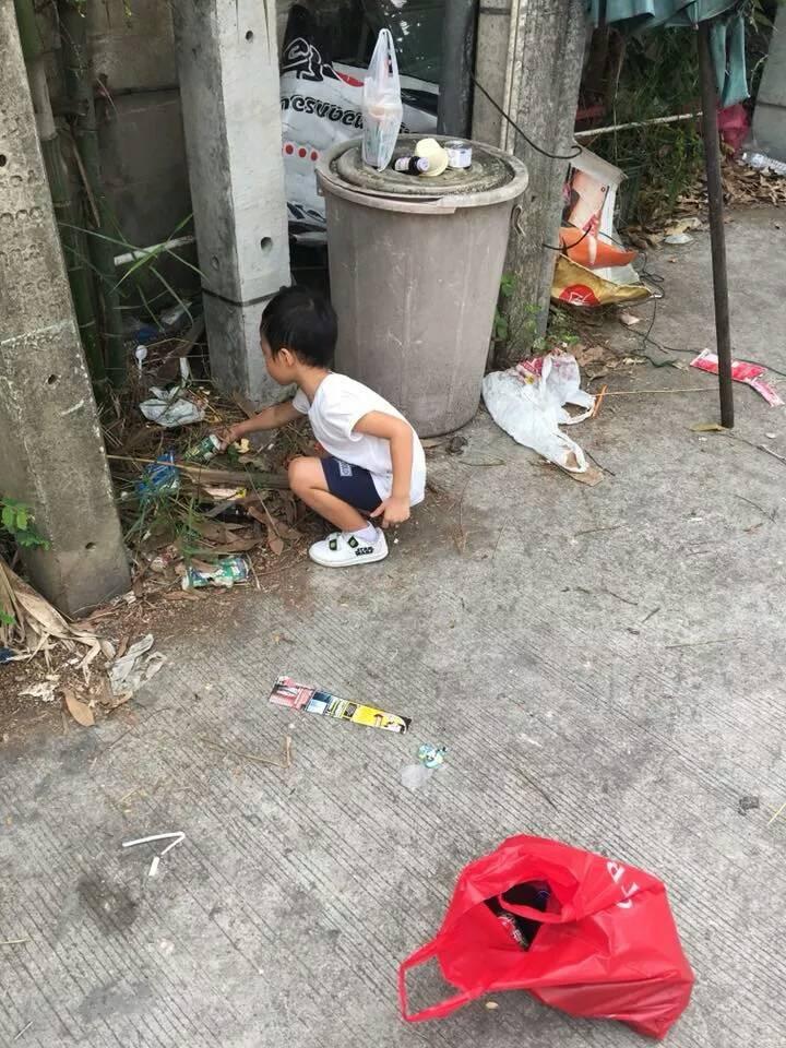 儿子十分厌学, 妈妈带他上街捡破烂之后, 孩子吵着要上学!
