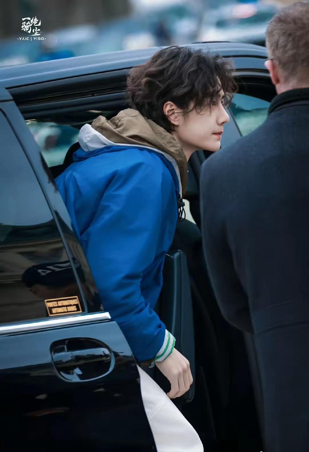 王一博最近太出圈啦！在巴黎罗意威大秀上，他作为全球代言人落座头排核心，状态直接封