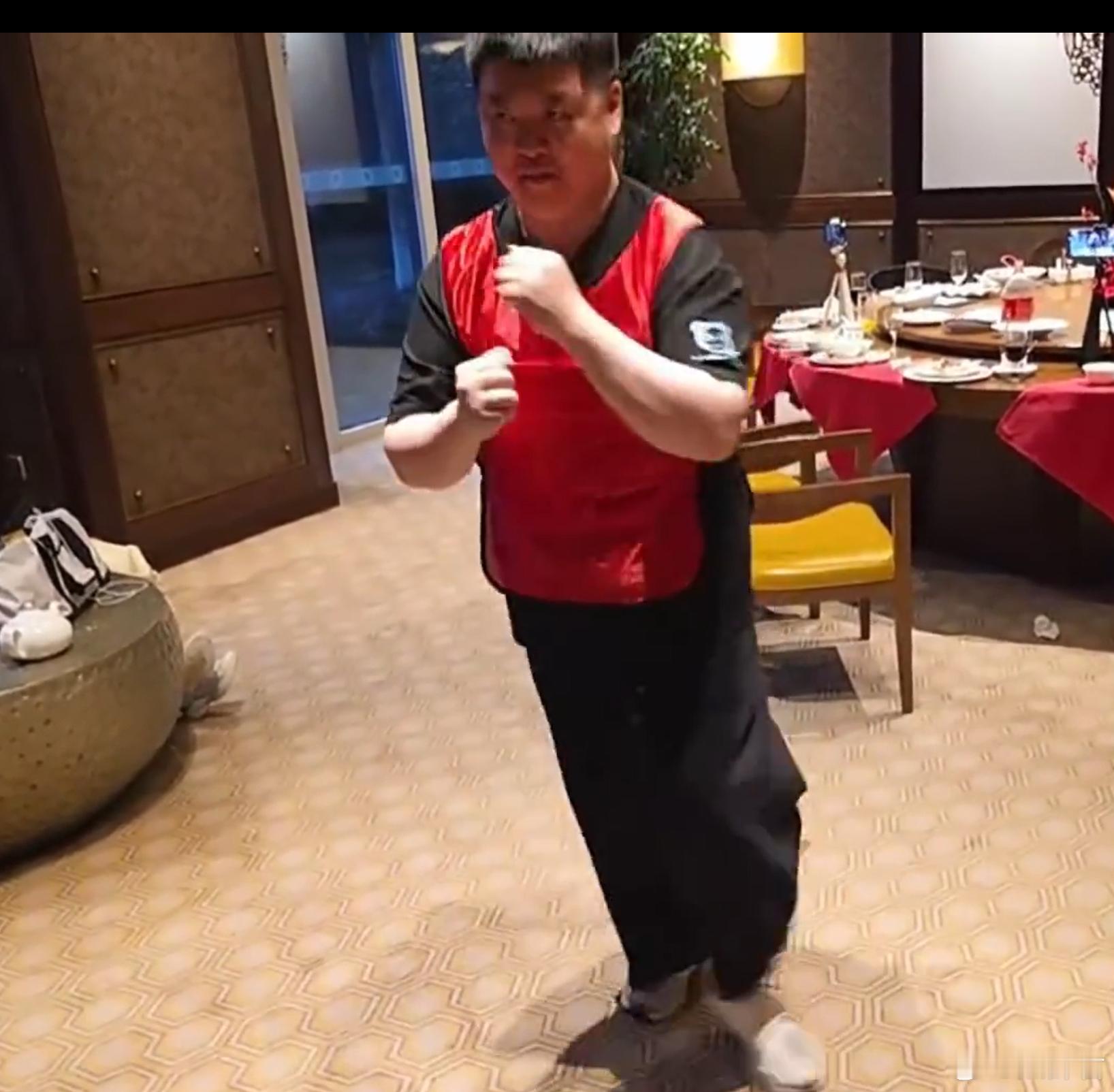 根据此次刀圈团播户外负责人国民大舅哥透露，此次团播1500万的目标流水已经达成，