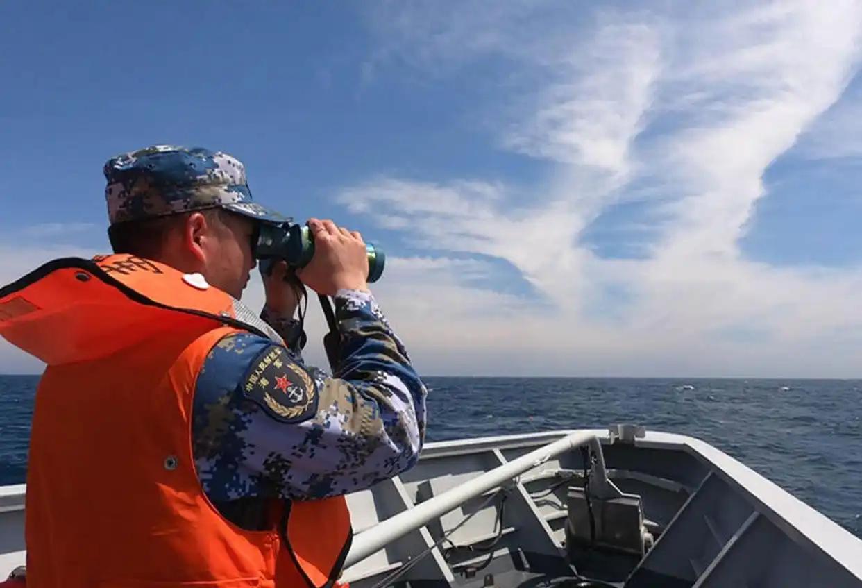 菲律宾作秀，自导自演演戏给国际看。菲律宾在南海非法划设一大片海域作为演习区，把我