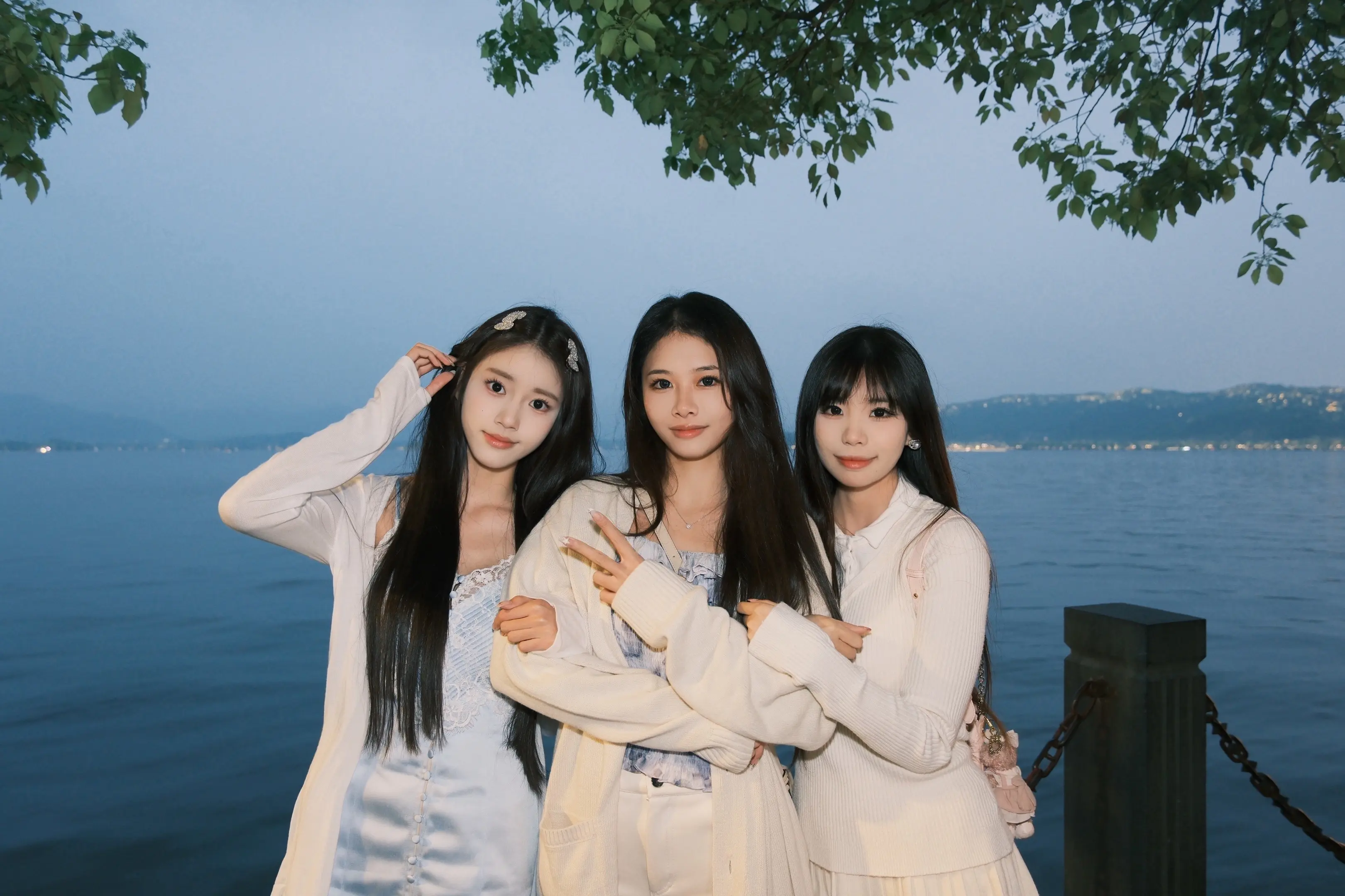 你问西湖水 偷走她的几分美