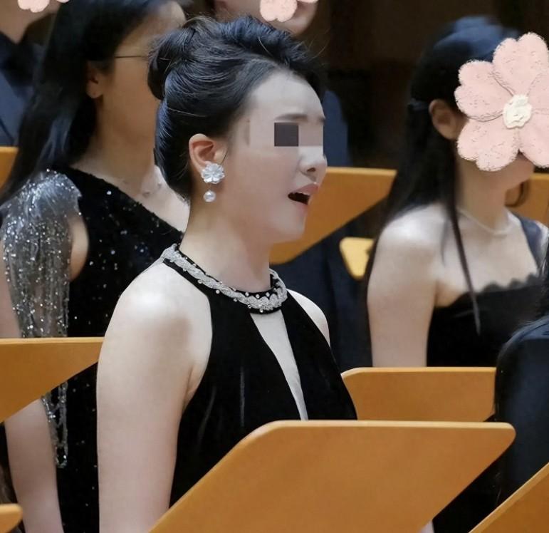 女子穿礼服退款后续：身份被扒已社死，商家准备起诉维权到底！ 山东榴莲白嫖女的