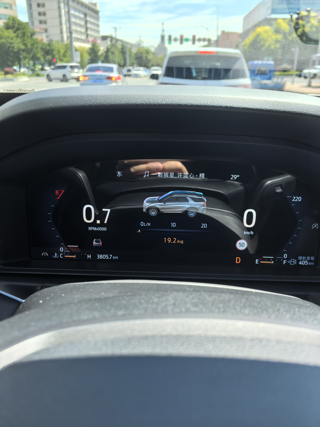 探险者真实油耗探险者早晚高峰，纯纯市区油耗，19个左右。出去玩8个油左右。主要