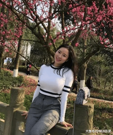 街拍: 你脸上带笑, 看不到一丝烦恼