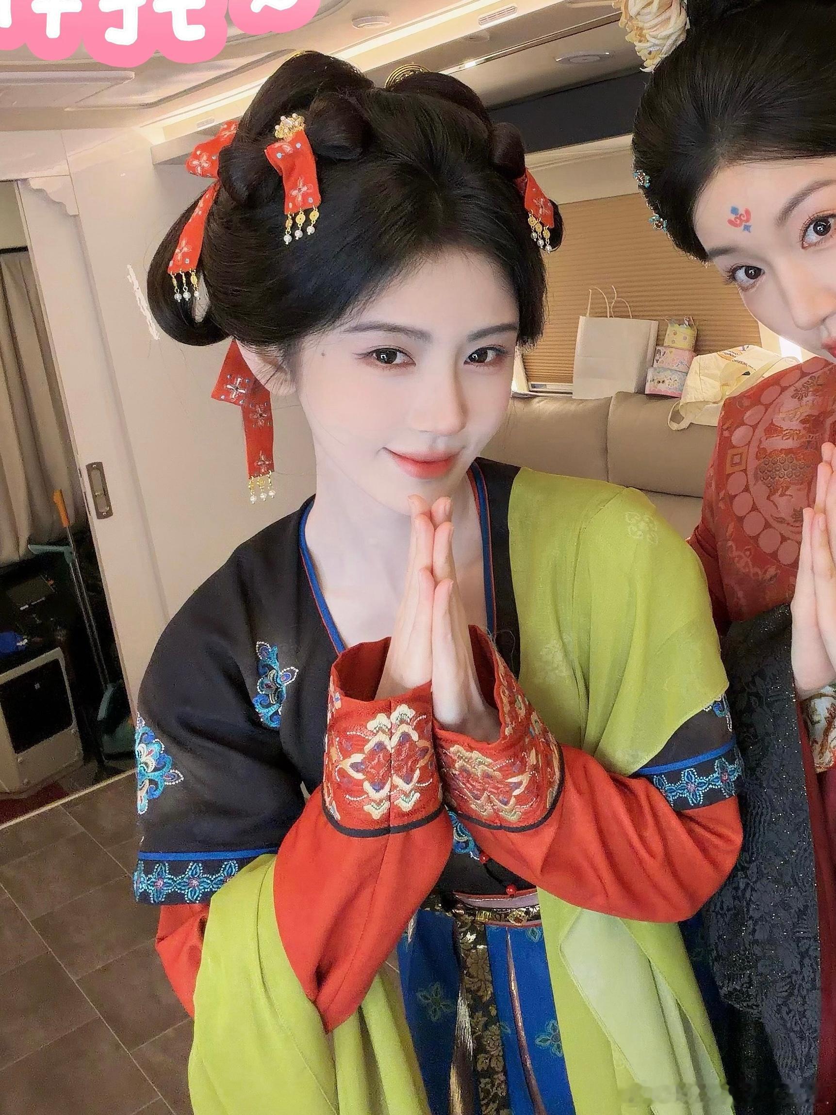 开始看到这套衣服就觉得是阿黛衣柜里会有的衣服哈哈哈哈哈