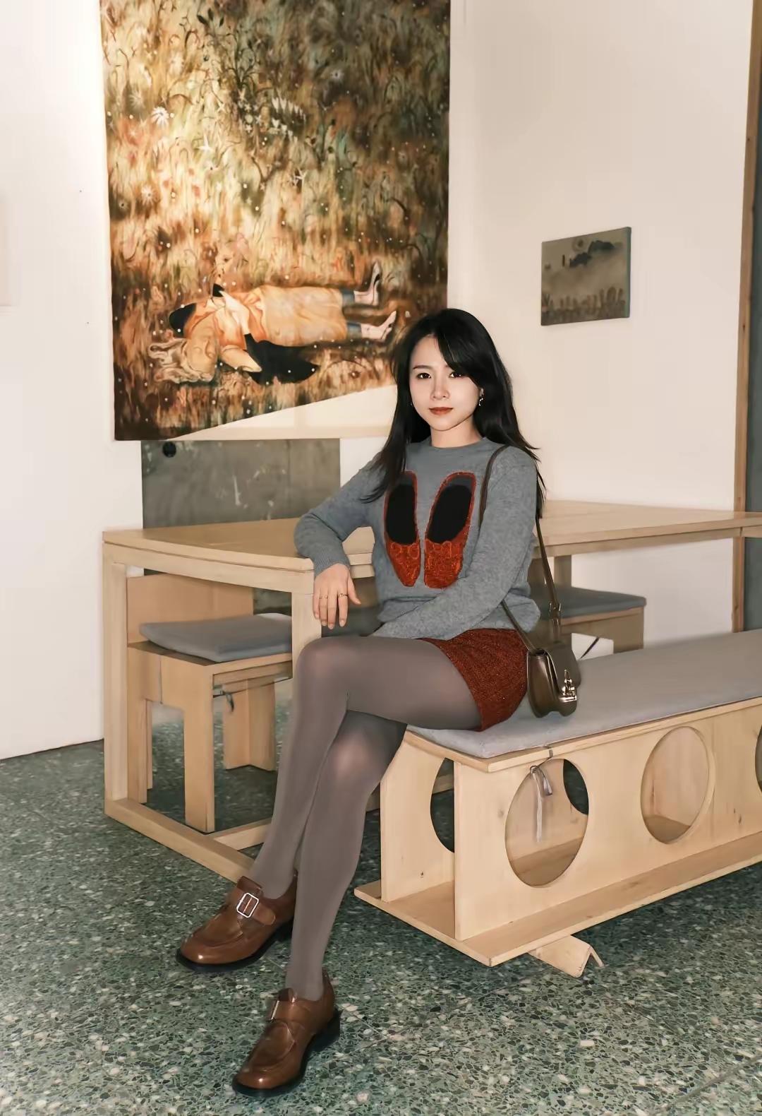 把鞋子穿身上是什么梗？