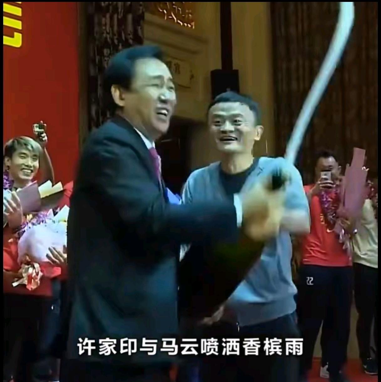 许家印专门坑富豪。大名鼎鼎的多位商界大佬，因为投资恒大损失惨重。苏宁易购的创始人