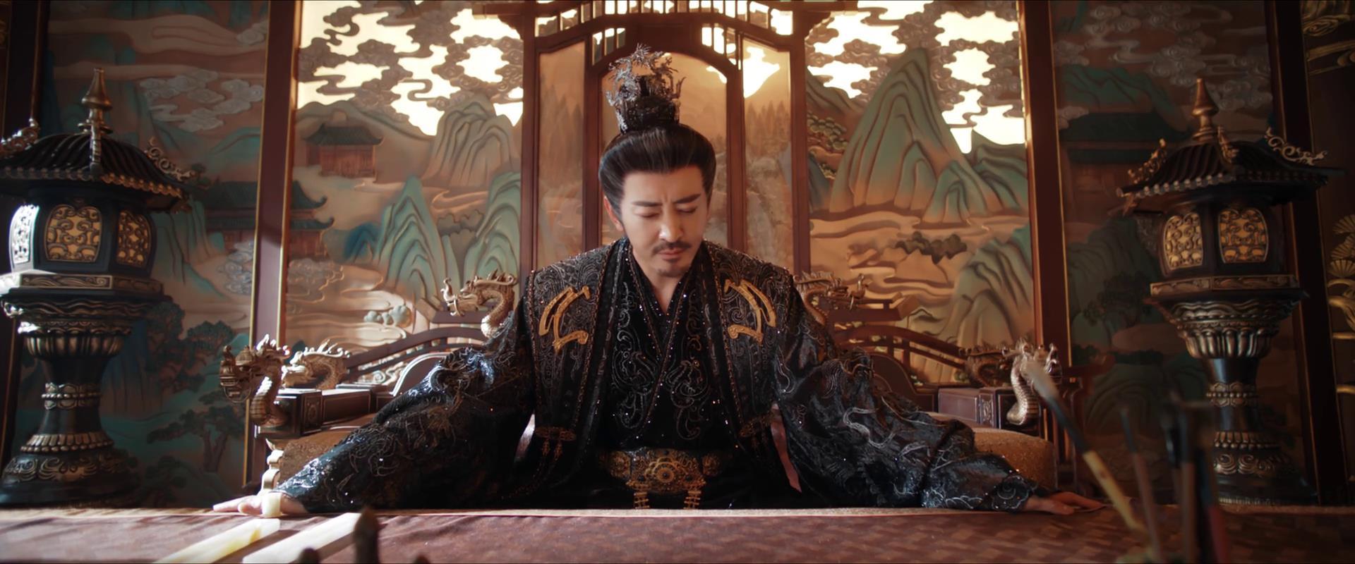 大皇子是老大，看着比太子都年轻。大皇子看着比太子精干。他们这个朝堂正殿咋不弄个大