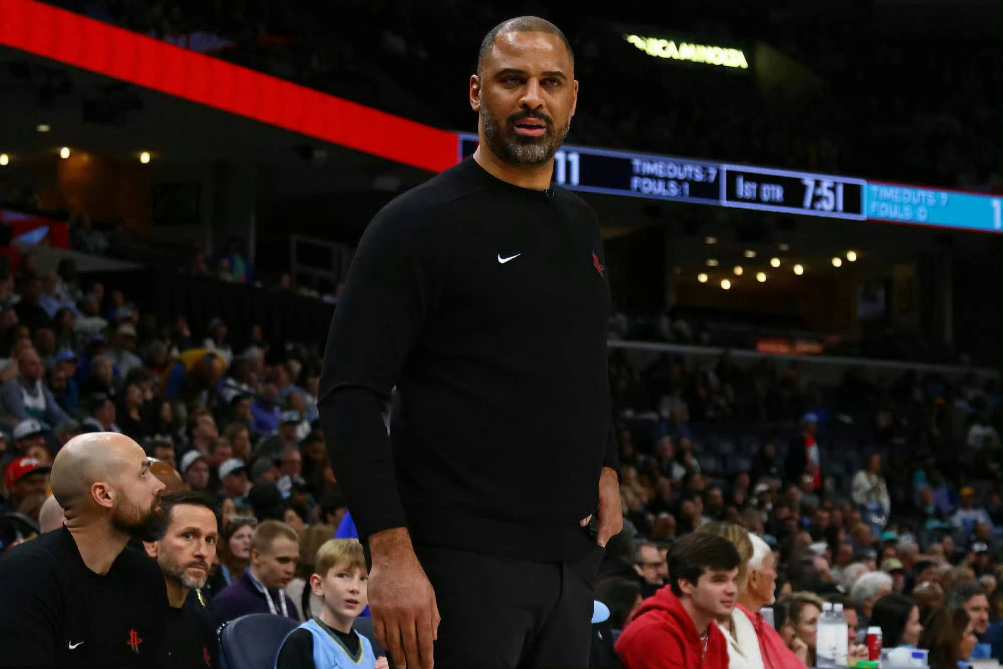 乌度卡赛后表示，他非常不满球队在关键时刻不打团队配合、只顾单打，导致进攻瘫痪。他