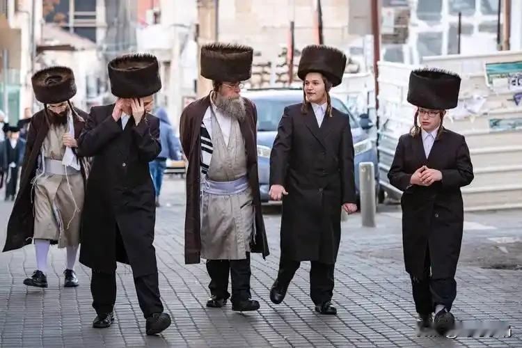 以色列网友在境外社交平台Quora上提问：“中国西部有大量无人区，能否划出一块供