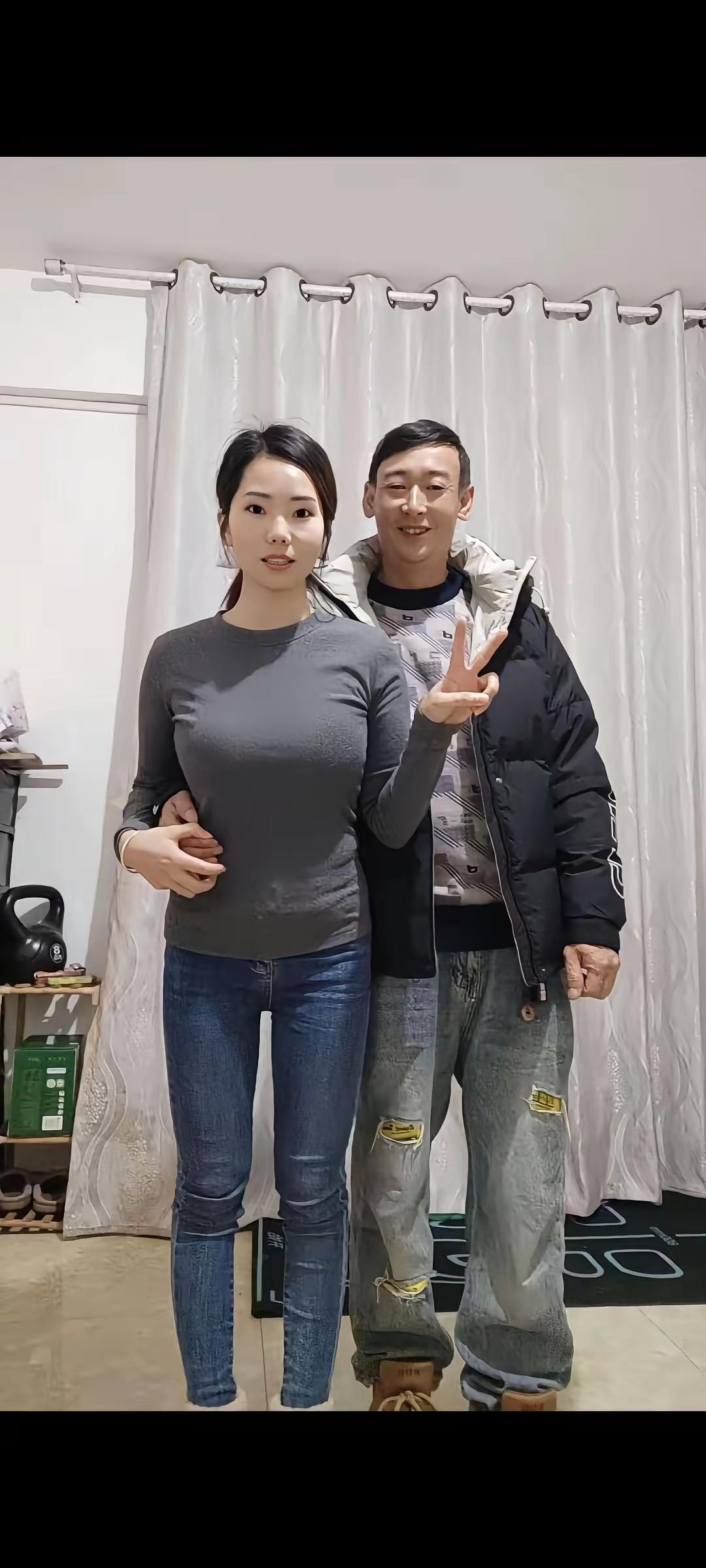 二婚嫁工地大叔，原以为不过是搭伙度余生，7年时光却甜成神仙日子！谁能料到，二婚