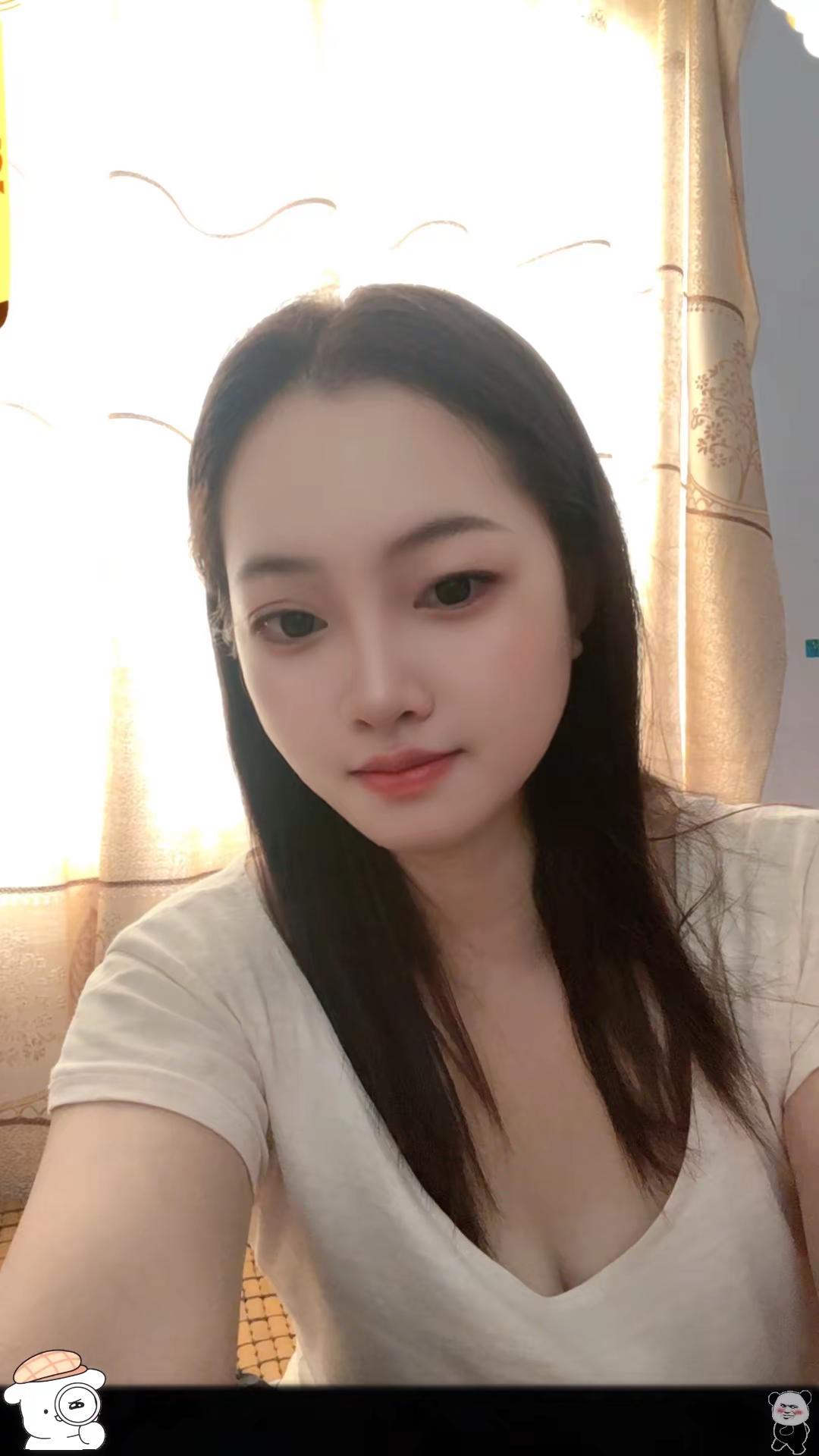 生于1993年，今年33岁了，听过他歌的人，都不再年轻了，谁的青春里没有一首任贤齐的歌，你们都多大了