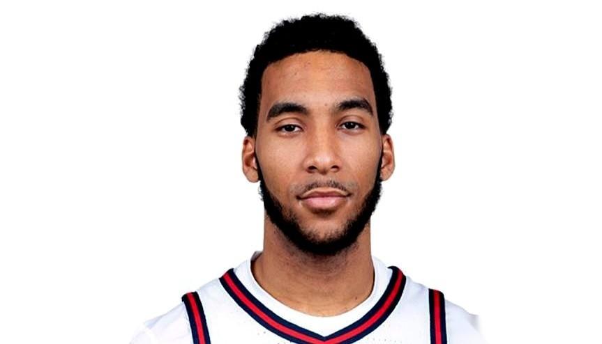 又有人眼红马刺了，对吧？看尚帕尼打得风生水起，就说人家运气好，总能刮中彩票。