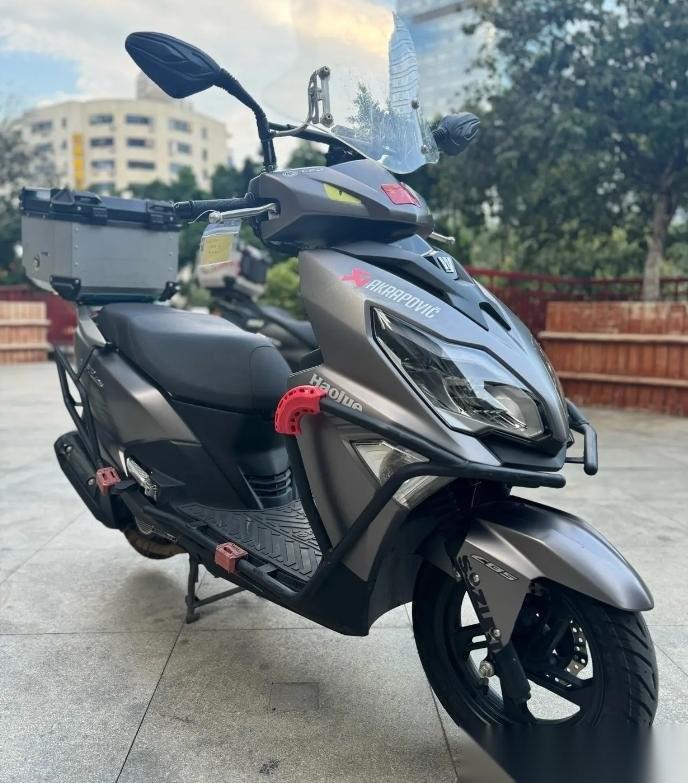 谁也没想到，豪爵这次居然这么刚！铃木UY125刚官宣降价850元，豪爵AFR12