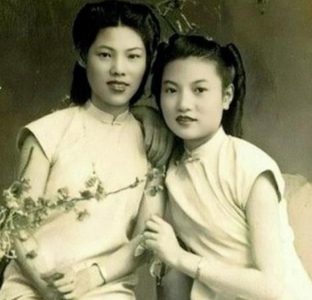 1936年，日本兵在火车上掌掴中国老人，被两名女教师捅成“蜂窝煤”，大快人心。