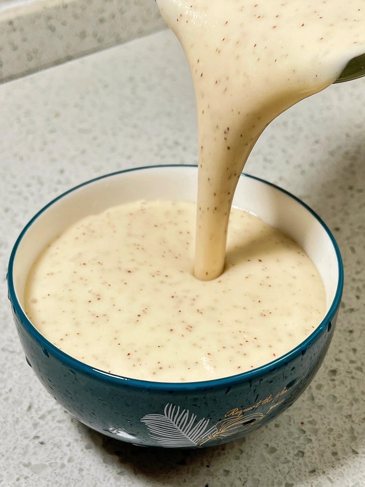 一直嫌银耳羹熬煮费时间，今天突发奇想拿刚买的破壁机试做暖粥，结果一口就爱上！