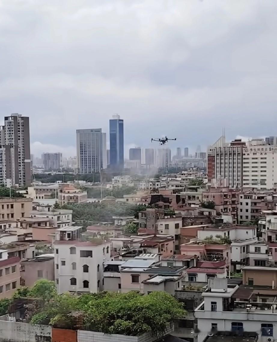 广东无人机灭蚊现场！在广东的天空，无人机不是用来航拍或送快递的，居然是“灭
