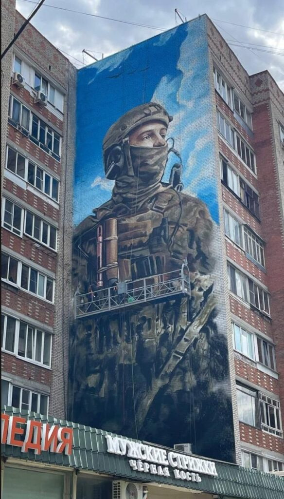在莫斯科地区，胜利日当天出现了一幅战士壁画，由捷尔金斯基市议会委托创作，耗资1