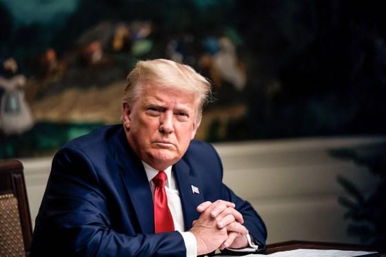 新闻快讯——特朗普称：“我无需遵守国际法，我无意伤害他人。”在被《纽约时报》问及