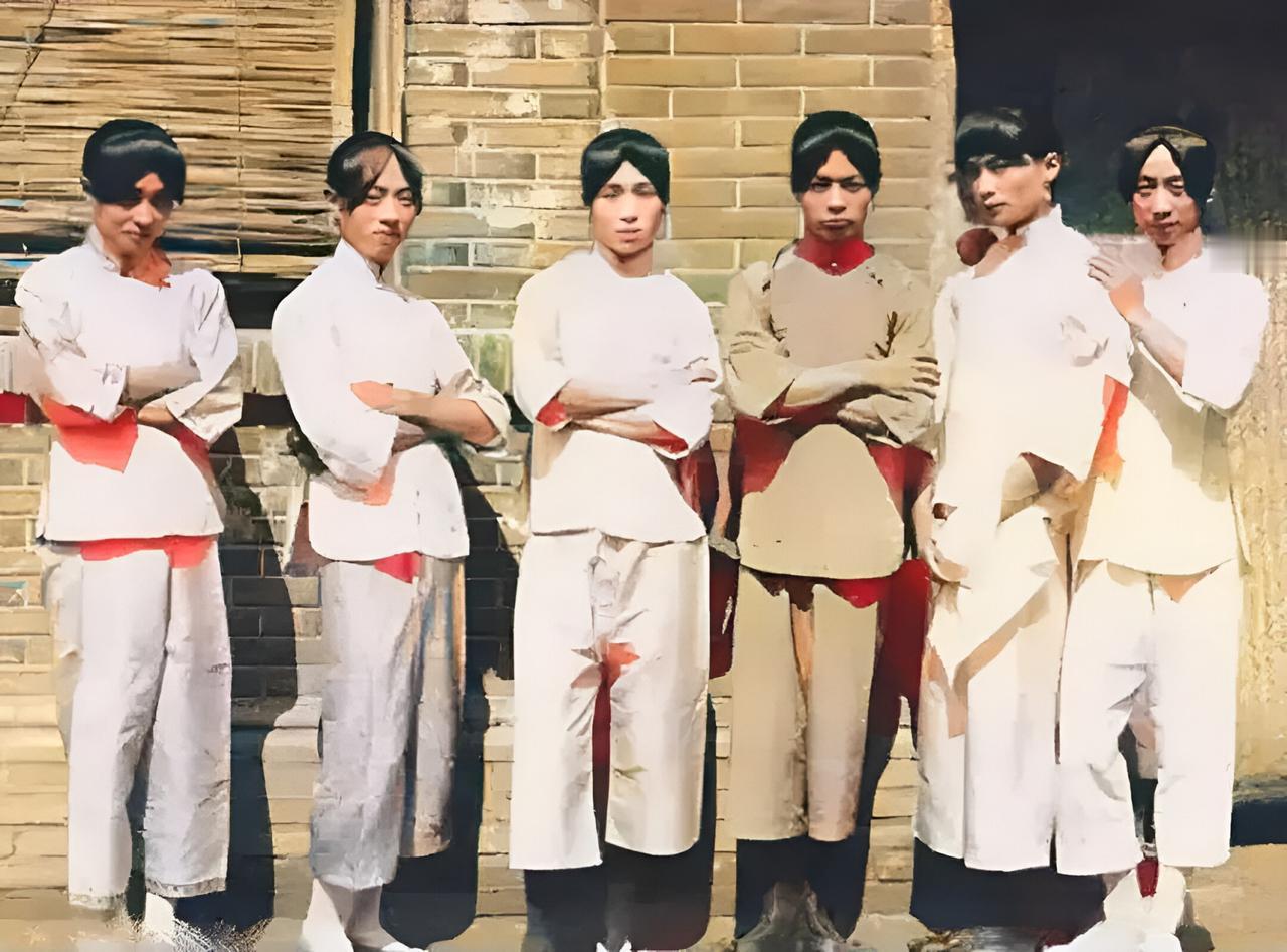 古代男妓：一个被卖进戏班、扮成姑娘、活不过25岁的行业。他们有一堆名字，"像