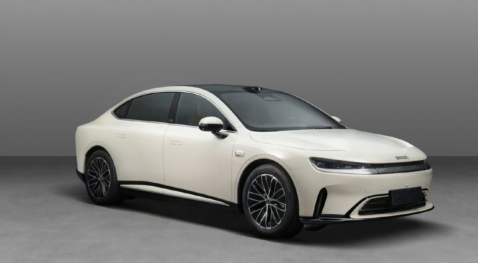 网友说：smart造轿车，真是有点违背初心！我觉得问题不是初心，而是这车的设计不