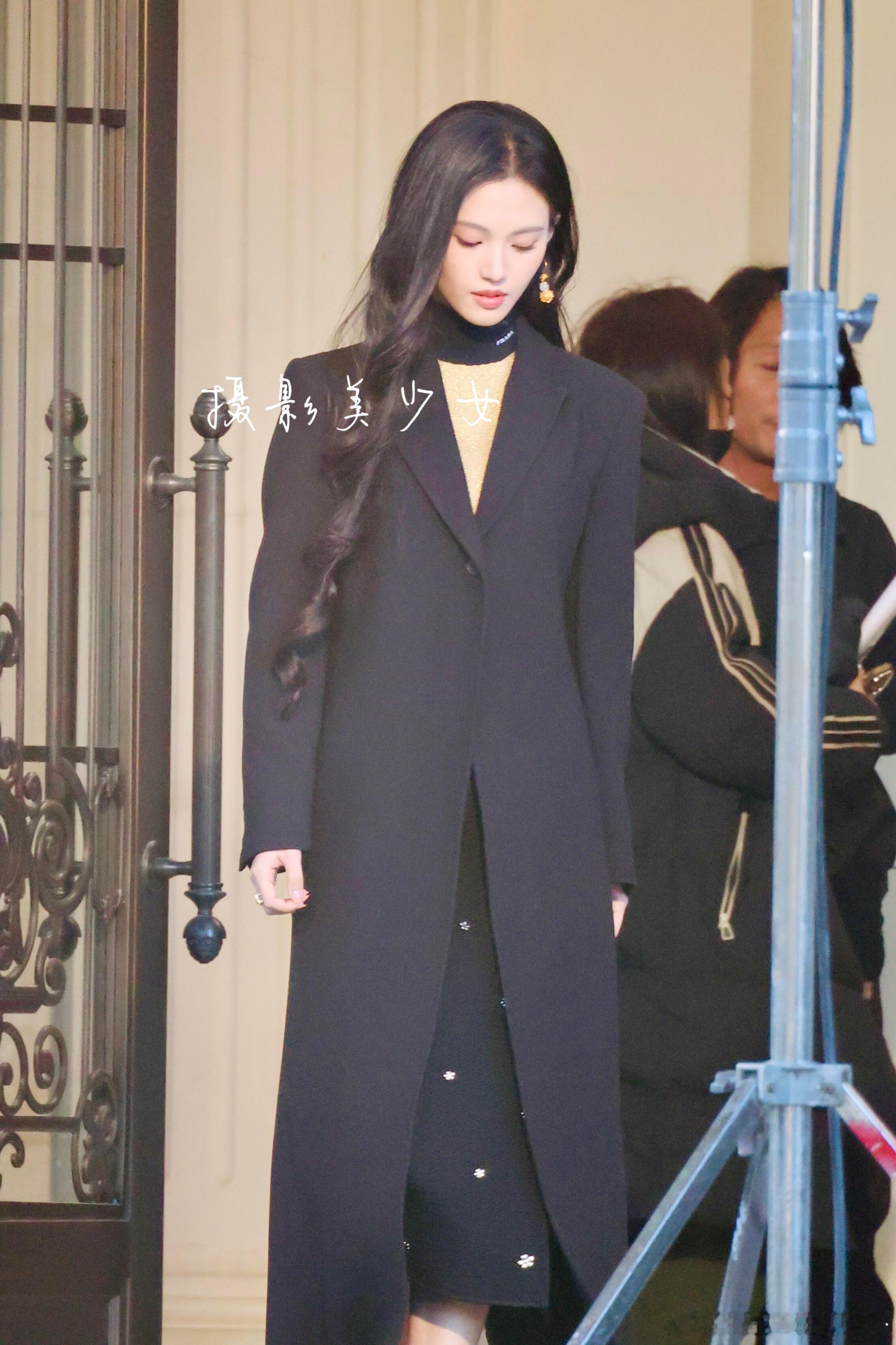 现偶的土，从路透造型里就能看出来。《不二之臣》给女主做的造型，又有乡村带货主播的