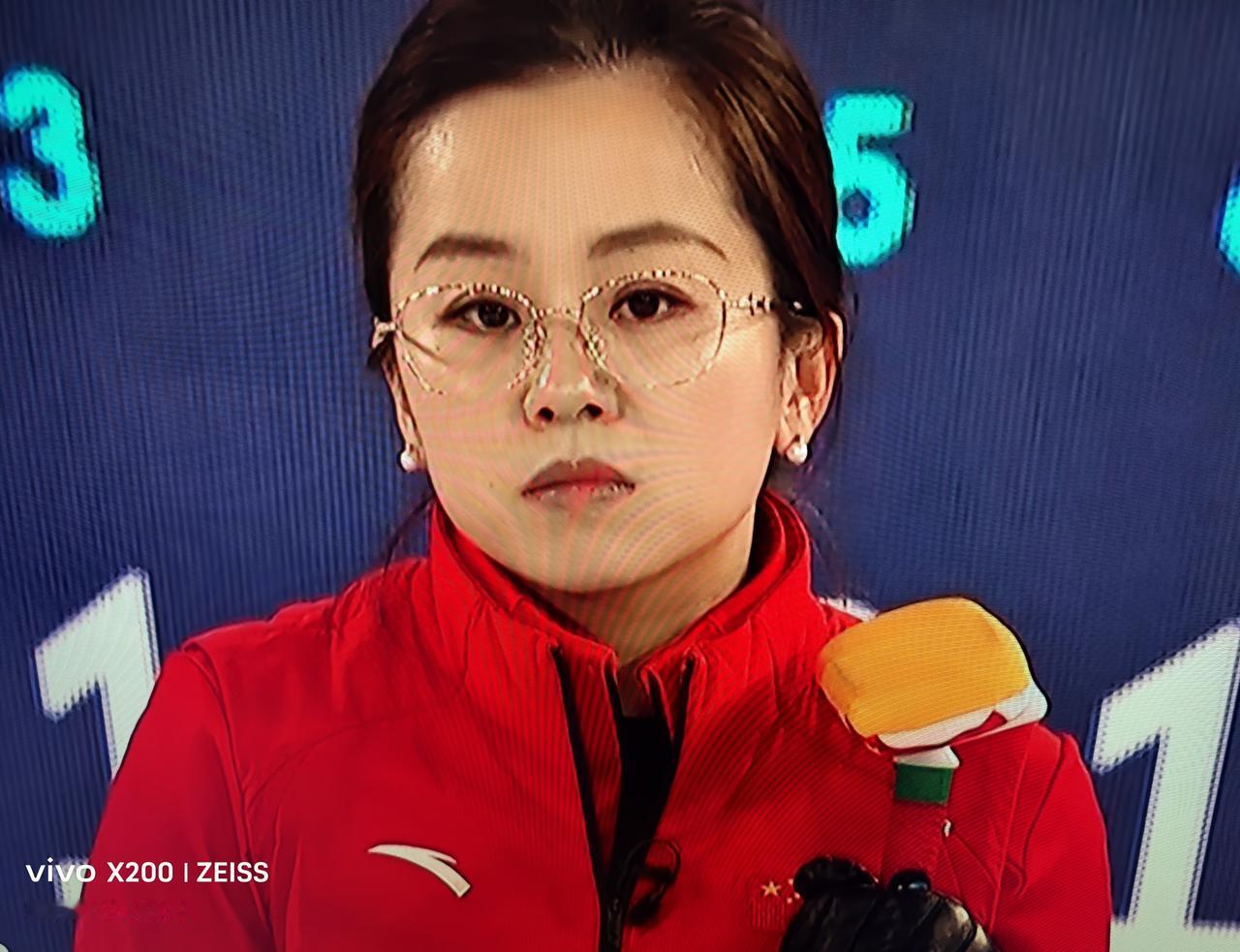 单局丢4分+3分，中国女子冰壶队3-7落后加拿大队，败局已定！冬