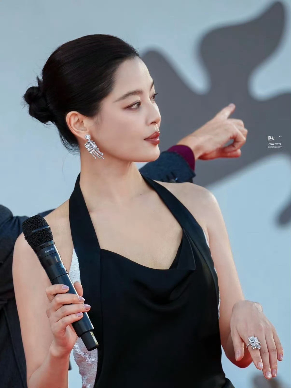 香奈儿真的是押宝辛芷蕾啊香奈儿：终于等到哈哈哈哈没看错人​​​