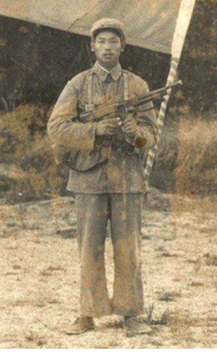 孙保清，浙江省富阳县人，1927年出生，1949年5月25日参加解放军，曾任步兵