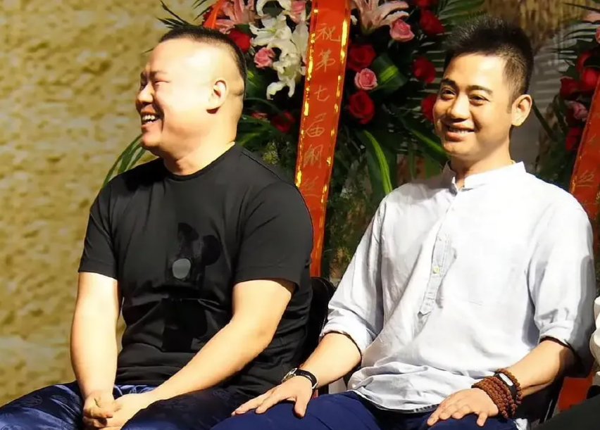 2011年，孔云龙和阎鹤祥在街边吃烧烤撸串时，与人发生争执。结果二人被隔壁一人打