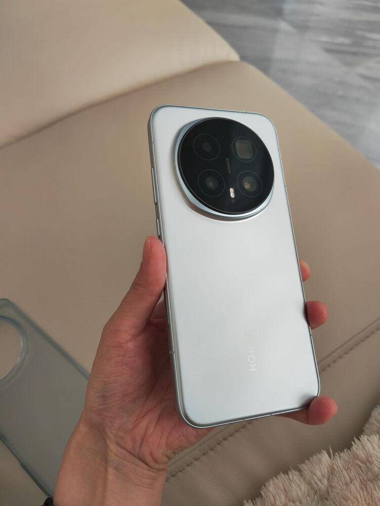 为什么用iPhone的人不用荣耀手机？其实想想答案也很简单，iPhone用户估