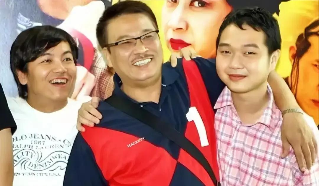 周星驰，身家几十亿，打个电话能叫来半个港圈，过去二十多年，他没主动组过一次老友饭局。吴孟达生前最后3